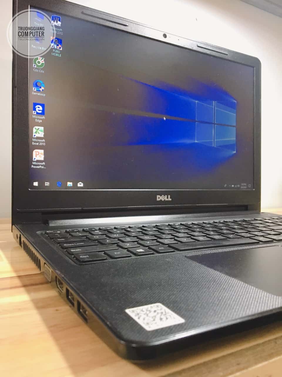 Các cổng kết nối dell 3562 bên trái