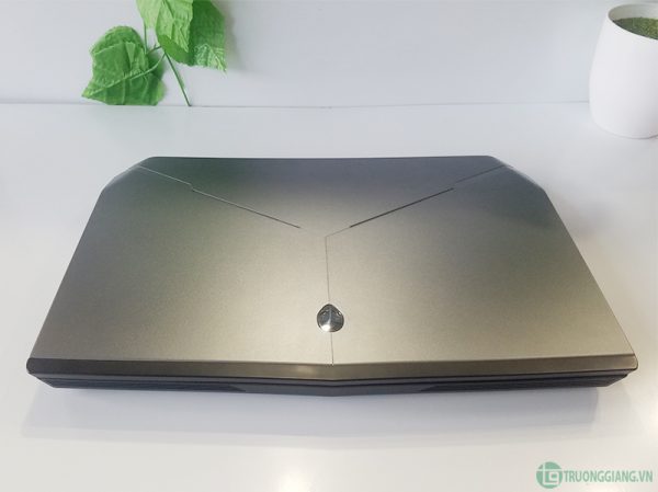 dell-alienware-15-r2-core-i7-6700hq-1