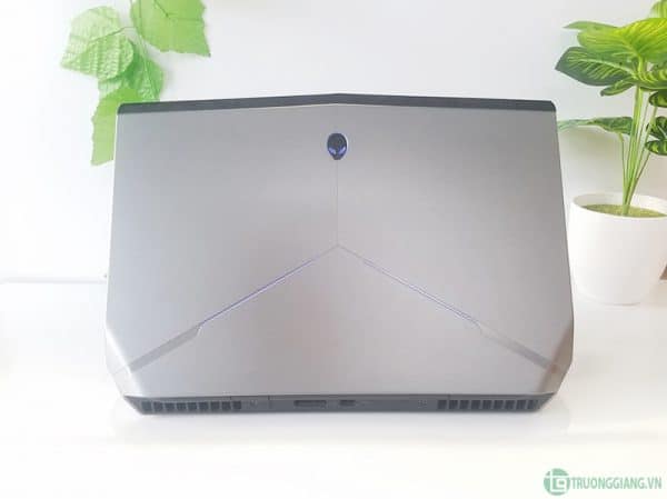 dell-alienware-15-r2-core-i7-6700hq-12