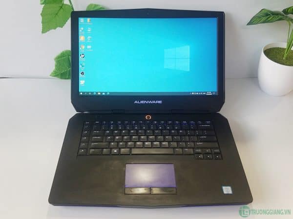 dell-alienware-15-r2-core-i7-6700hq-2