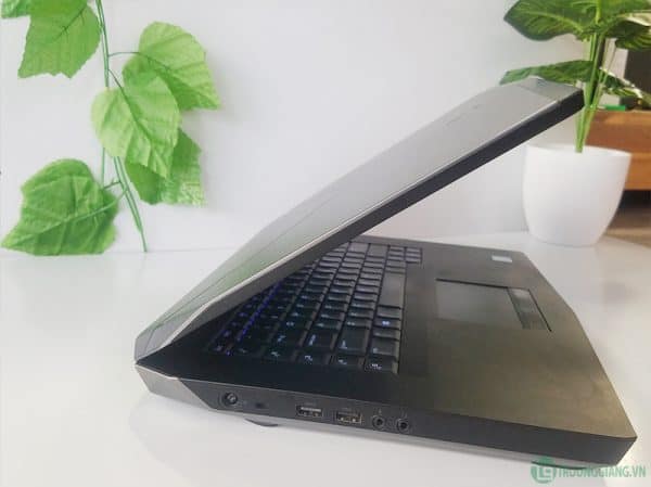 dell-alienware-15-r2-core-i7-6700hq-3