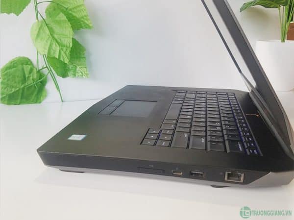 dell-alienware-15-r2-core-i7-6700hq-4