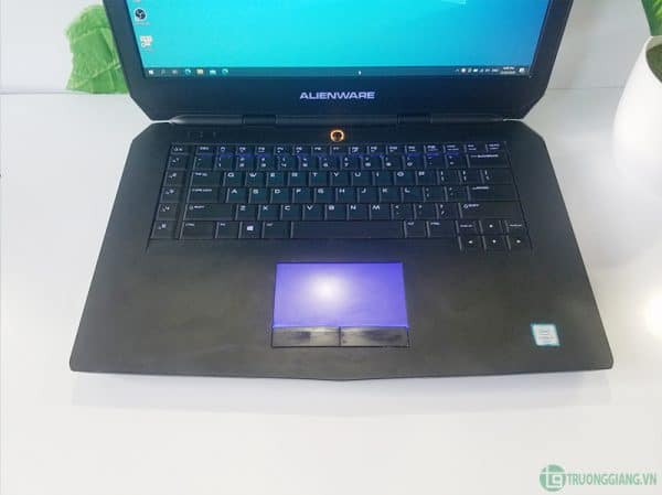 dell-alienware-15-r2-core-i7-6700hq-8