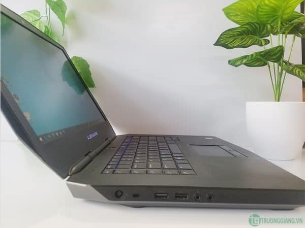 dell-alienware-15-r2-core-i7-6700hq-9