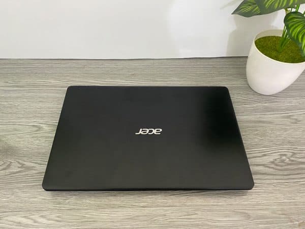 Laptop Acer Aspire A315-54 (1)