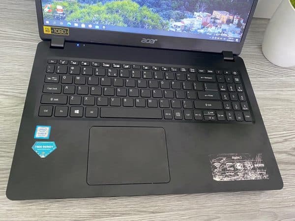 Laptop Acer Aspire A315-54 (2)