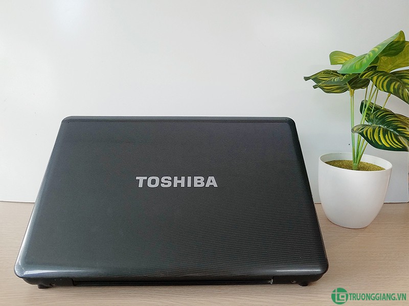 mặt a máy Laptop Toshiba Satellite L505
