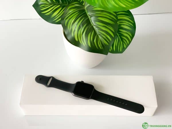 Apple-Watch-Series-4-44mm-1