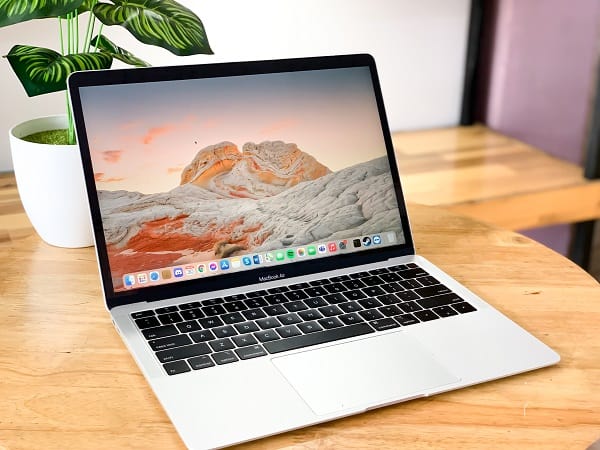 MacBook Air 13-inch 2019