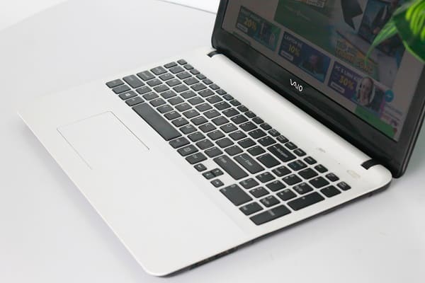 laptop-sony-vaio-svf15322sgb-3
