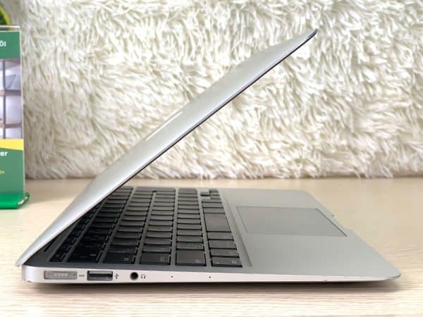 cổng kết nối MACBOOK AIR EARLY 2015 1