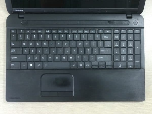 TOSHIBA SATELLITE C55D-A5120 1