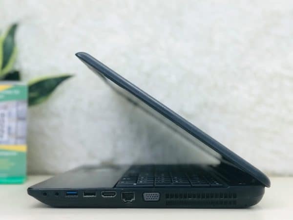 TOSHIBA SATELLITE C55D-A5120 4