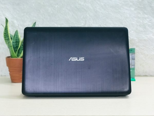 thiết kế ASUS X541UJ