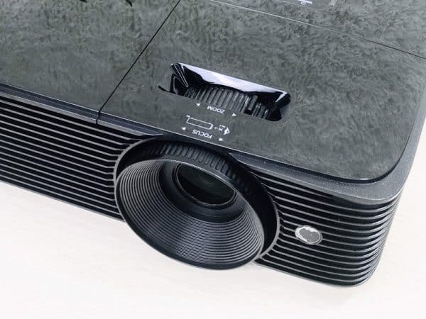 may-chieu-optoma-qm370s-2