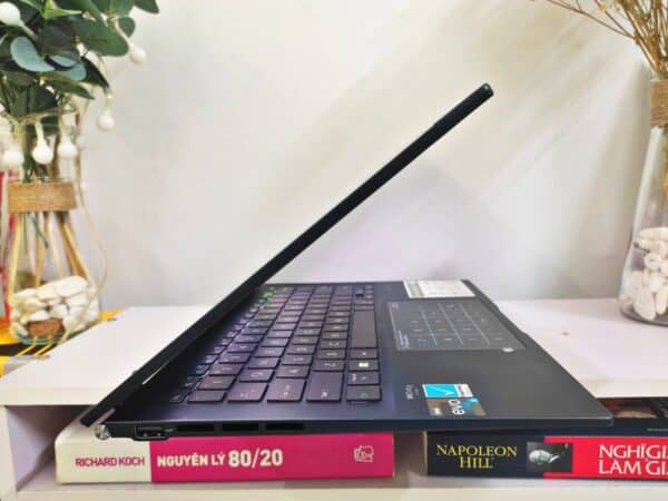 Laptop Asus Zenbook UX3402ZA- KM218W cũ (4)