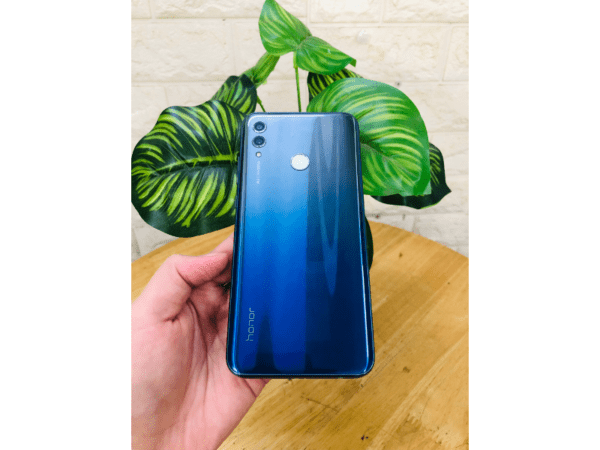 Thiết kế điện thoại Honor 10 Lite cũ