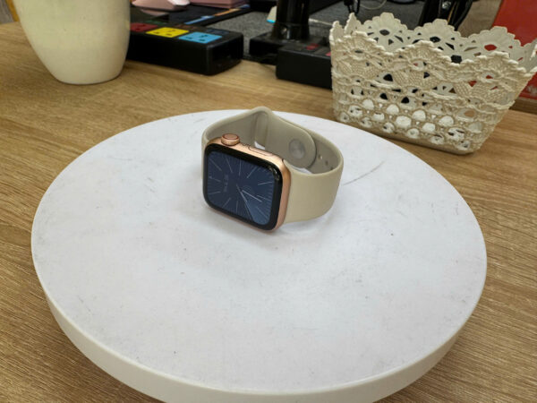 apple-watch-se-2023-gps-cellular-40mm-cu-tray-99-co-day-cu (1)