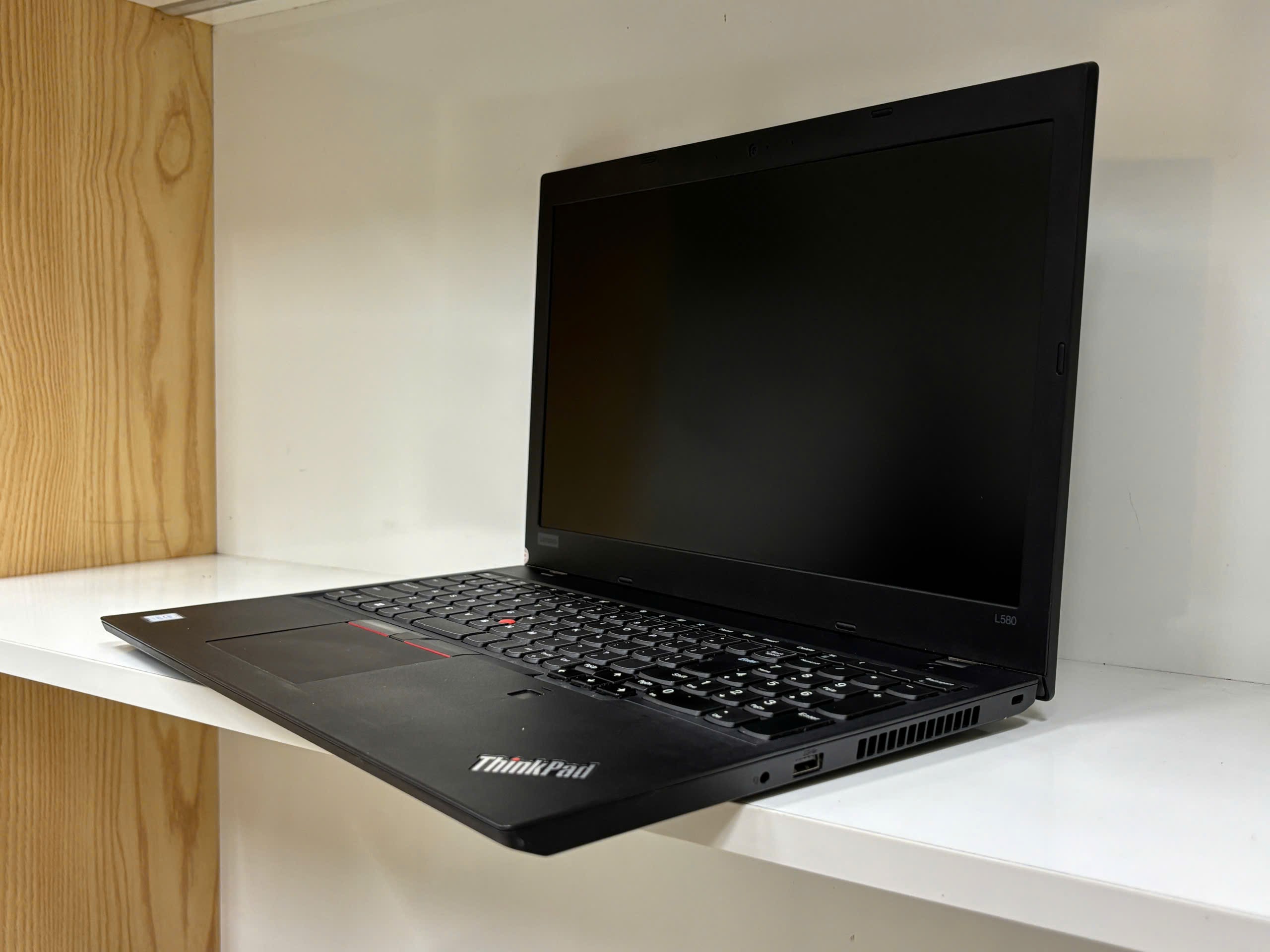 ban-le-cua-laptop-lenovo-thinkpad-l580