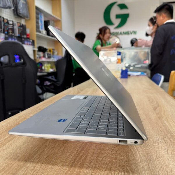 LAPTOP-HP-15-04 LAPTOP-HP-15-04