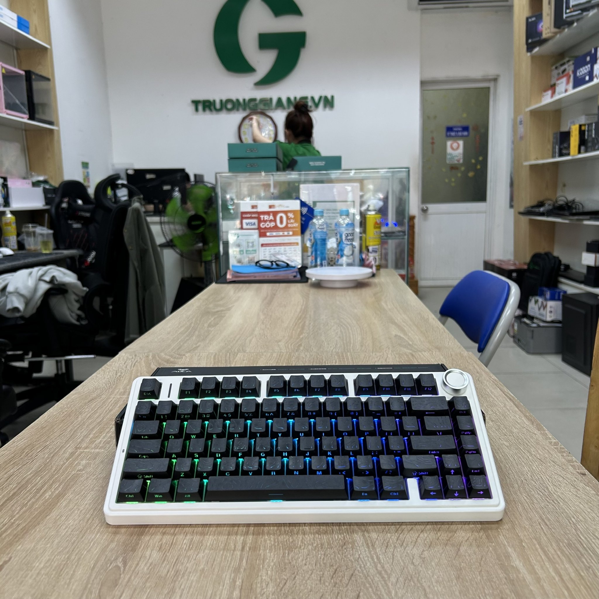Bàn phím aula F75 đen gradient